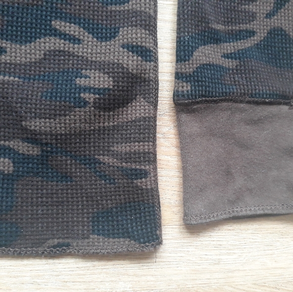 Retro Old Navy Camo Thermal Long Sleeve Henley Shirt - Men's Large Camo Shirt - Picture 11 of 12